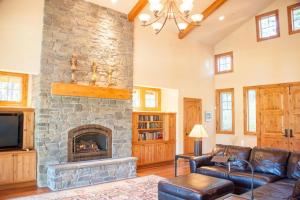 a large living room with a stone fireplace at Suncadia 4 Bdrm Home Overlooking Prospector Golf Course in Cle Elum