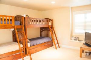 two bunk beds in a room with a television at Suncadia 4 Bdrm Home Overlooking Prospector Golf Course in Cle Elum +22 photos