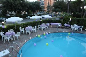 Bazén v ubytování Hotel Alisei nebo v jeho okolí