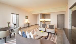 Posezení v ubytování DoubleTree by Hilton Doha Old Town