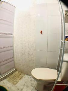 a bathroom with a toilet and a spider on the wall at AptoPuntoCentro Santa Marta in Santa Marta