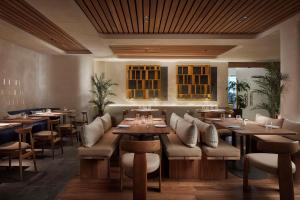 A seating area at NH Madrid Lagasca