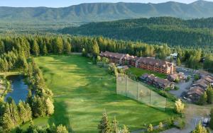 una vista aerea di un resort in montagna di Suncadia Trailhead 2 Condo 108 a Cle Elum