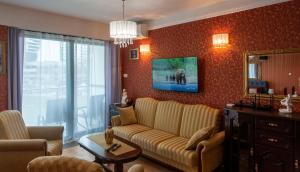 TV a/nebo společenská místnost v ubytování Apartament Royal Capital Towers Klimatyzacja & Prywatny Parking & Bezkontaktowe Zameldowanie & Balkon