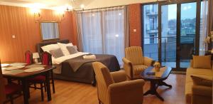 Postel nebo postele na pokoji v ubytování Apartament Royal Capital Towers Klimatyzacja & Prywatny Parking & Bezkontaktowe Zameldowanie & Balkon