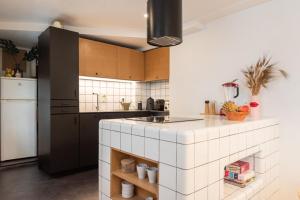 Η κουζίνα ή μικρή κουζίνα στο Designer loft in artistic and bohemian Paris