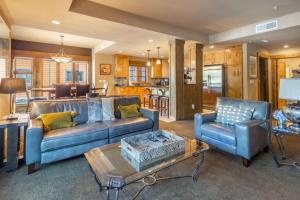 Η κουζίνα ή μικρή κουζίνα στο Suncadia Trailhead 1 Pet Friendly Condo 110