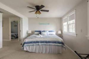 a bedroom with a bed with a ceiling fan at Waterfront Cottages in Lexington Vacation Homes in Lexington
