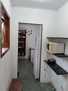 Kuchyň nebo kuchyňský kout v ubytování Pousada Familia Viva Trindade