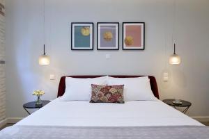 Llit o llits en una habitació de Acropolis Unique 2BD Apartment with Prive Entrance