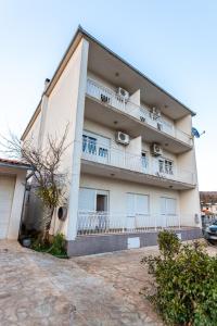 Fotografia z galérie ubytovania Apartments with a parking space Vinisce, Trogir - 1165 v destinácii Vinišće