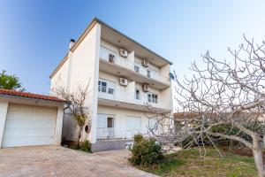 Fotografia z galérie ubytovania Apartments with a parking space Vinisce, Trogir - 1165 v destinácii Vinišće