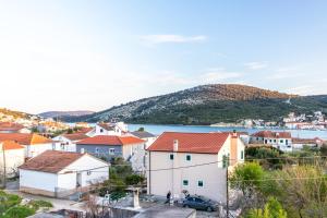 Fotografia z galérie ubytovania Apartments with a parking space Vinisce, Trogir - 1165 v destinácii Vinišće