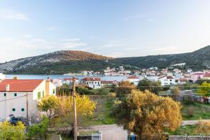Fotografia z galérie ubytovania Apartments with a parking space Vinisce, Trogir - 1165 v destinácii Vinišće