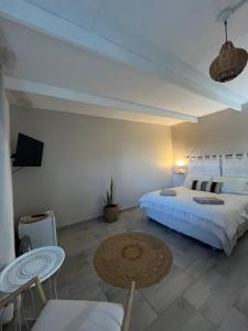 a bedroom with a bed and a table at Casa Andes in San Pedro de Atacama