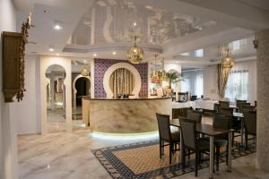 Reštaurácia alebo iné gastronomické zariadenie v ubytovaní Villa Andalucia SPA & Leisure