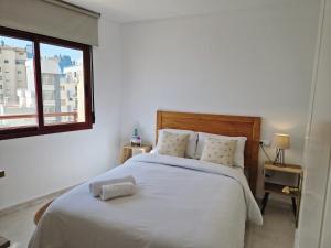 Cama o camas de una habitación en Apartamento Dúplex Aloha Calpe, primera línea de playa
