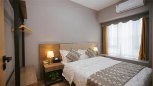 Serveyou International Apartment Hotel - Free Airport Pickup & Free Canton Fair shuttle & Paid City Tour 객실 침대