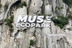 a sign on the side of a rock wall at Putra 2 Homestay in Gua Musang +5 photos