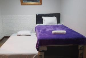 Giường trong phòng chung tại Vila Princess. Vimalla hills 3br+1br Privatepool, minigolf, ayunan besar, bbq