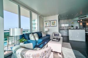 Khu vực ghế ngồi tại Luxurious 2 bedroom apartment in Coconut Grove with Bayviews and Free Parking