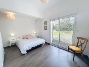 صورة لـ Grande maison près plage Carolles, 5 chambres, jardin, parking, wifi gratuit – 10 pers. - FR-1-361-537 في كارّوليس