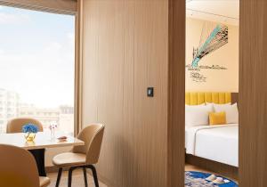 Postel nebo postele na pokoji v ubytování Hyatt Centric Ballygunge Kolkata