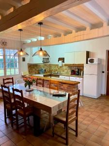 Η κουζίνα ή μικρή κουζίνα στο Maison charmante à Tours-en-Vimeu avec grand jardin clos