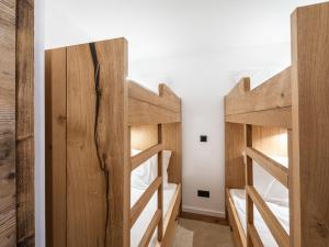 Un ou plusieurs lits superposés dans un hébergement de l'établissement Appartement Courchevel 1650, 3 pièces, 8 personnes - FR-1-618-29