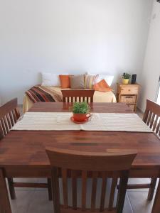 a dining room table with chairs and a couch at Departamento confortable con muy buena ubicacion y cochera para 4 personas in Corrientes +22 photos