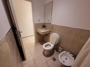 a bathroom with a toilet and a sink at Departamento confortable céntrico con cochera in Corrientes