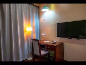Televízia a/alebo spoločenská miestnosť v ubytovaní Kojo Hotels Cebu-Mandaue