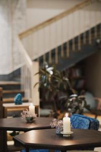 two tables with candles on them in a room at Ron Inn Xingping Hepan Xiaozhu in Yangshuo