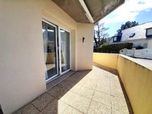 Photo de la galerie de l'établissement Appartement charmant près de la plage avec garage et terrasse - Idéal pour famille et amis - FR-1-392-233, à La Turballe