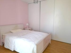 Photo de la galerie de l'établissement Appartement charmant près de la plage avec garage et terrasse - Idéal pour famille et amis - FR-1-392-233, à La Turballe