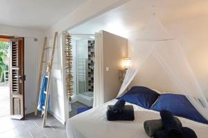 Ένα ή περισσότερα κρεβάτια σε δωμάτιο στο Villa Vue Marine +27 φωτογραφίες