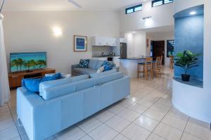 Kuchyň nebo kuchyňský kout v ubytování Anchorage Apartments on Hamilton Island by HIHA