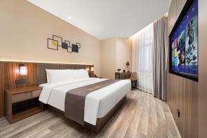 Voodi või voodid majutusasutuse HomeInn Selection Harbin Central Street Sophia Church toas