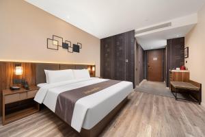 Voodi või voodid majutusasutuse HomeInn Selection Harbin Central Street Sophia Church toas