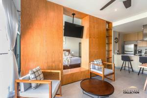 a living room with a bed and a kitchen at Nuevo Estudio en Aria Ocean 609 in Nuevo Vallarta
