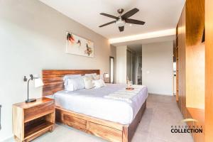 a bedroom with a bed and a ceiling fan at Nuevo Estudio en Aria Ocean 609 in Nuevo Vallarta