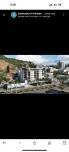 two pictures of a city with buildings in the background at 5 minute walk to the Stadium!! Taylord Holiday Homes and Apartments in Townsville