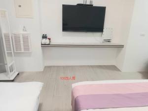Μια τηλεόραση ή/και κέντρο ψυχαγωγίας στο Xiaomi Courtyard B&B
