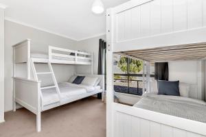 Krevet ili kreveti na sprat u jedinici u okviru objekta Hillside Hideaway - Family Home Near Victor Harbor