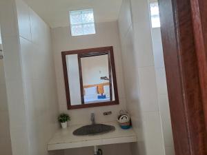 Koupelna v ubytování Kutabay Homestay
