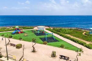 Herní místnost nebo prostor pro děti v ubytování Seafront apartment in Gozo, Marsalforn - Happy Rentals