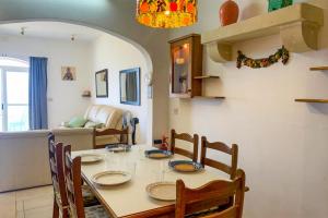 Posezení v ubytování Seafront apartment in Gozo, Marsalforn - Happy Rentals