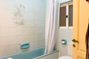 Koupelna v ubytování Seafront apartment in Gozo, Marsalforn - Happy Rentals