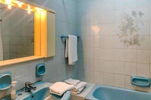 Koupelna v ubytování Seafront apartment in Gozo, Marsalforn - Happy Rentals