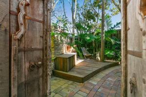 Afbeelding uit fotogalerij van Pet Friendly Tropical Escape in Sunshine Beach in Sunshine Beach